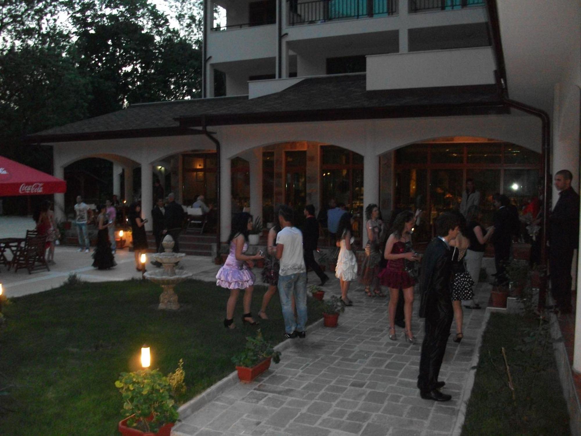Hotel Park Карнобат Екстериор снимка